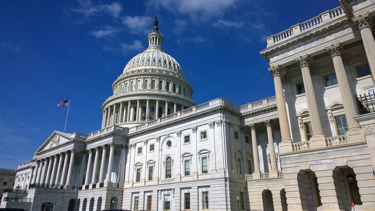 united-states-capitol-1675540_1920.jpg