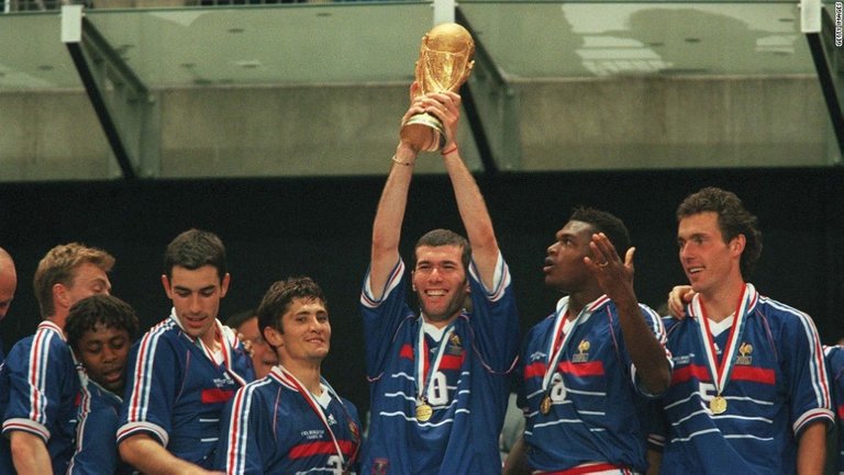 120927100234-zidane-1998-world-cup-trophy-horizontal-large-gallery.jpg