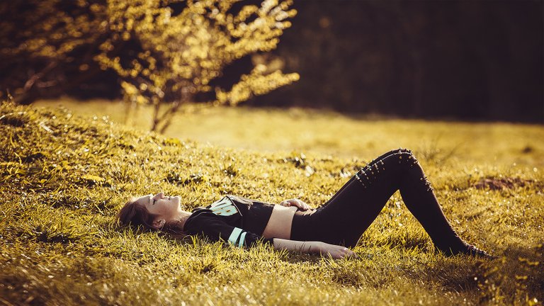 girl-lying-on-the-grass-1741487_1920.jpg