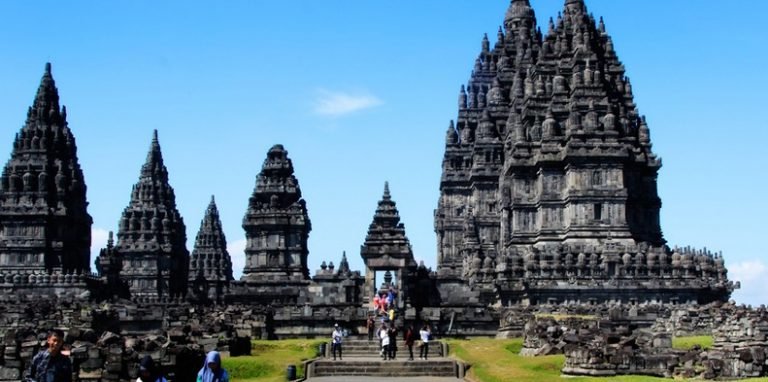 sejarah-candi-prambanan-768x382.jpg