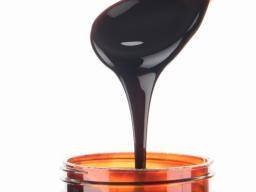 molasses-spoon-and-jar.jpg