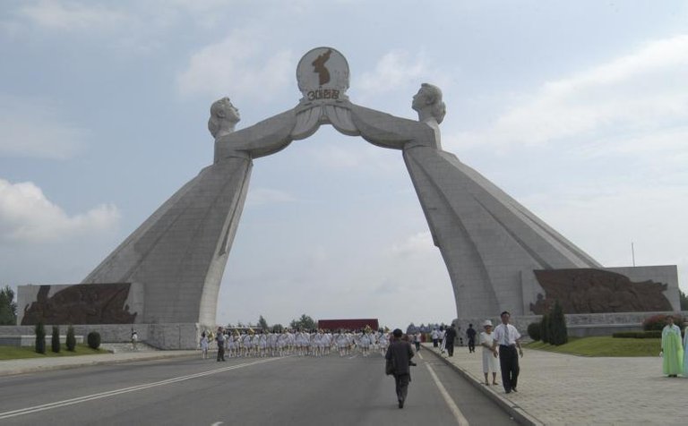 The Arch of Reunification in Pyongyang August 14, 2005. REUTERS.Yuri Maltsev.jpg