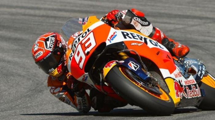 pebalap-repsol-honda-asal-spanyol-marc-marquez-memacu-motor_20151017_032043.jpg