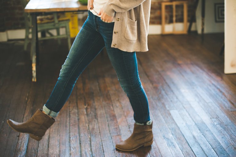 light-fashion-hands-woman.jpg