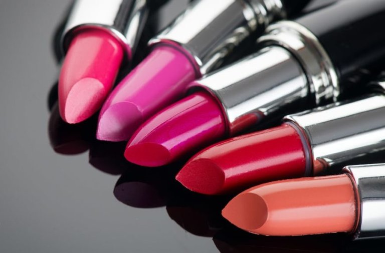 lipsticks-nov192018-min-870x572.jpg