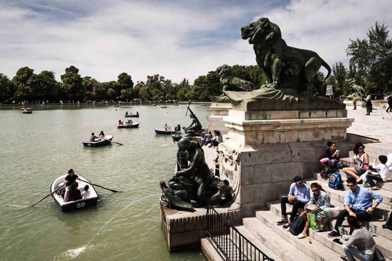 Parque-del-Retiro-madrid-spain-conde-nast-traveller-3may16-Matthew-Thompson.jpg