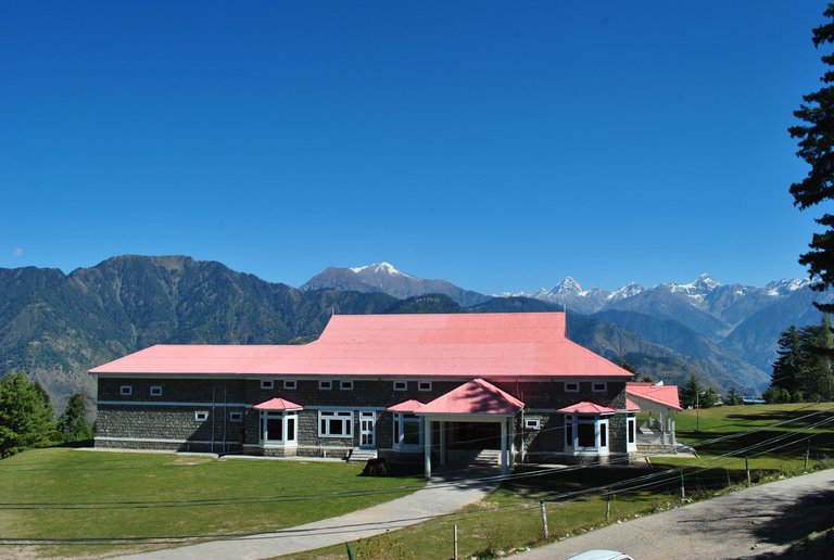 Forest_Dept_GuestHouse_in_Shogran.JPG