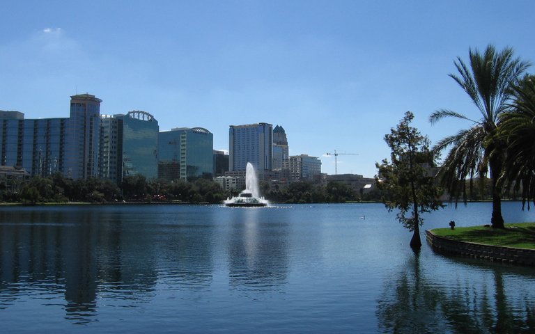 Lakeeola_09232006_trees.jpg