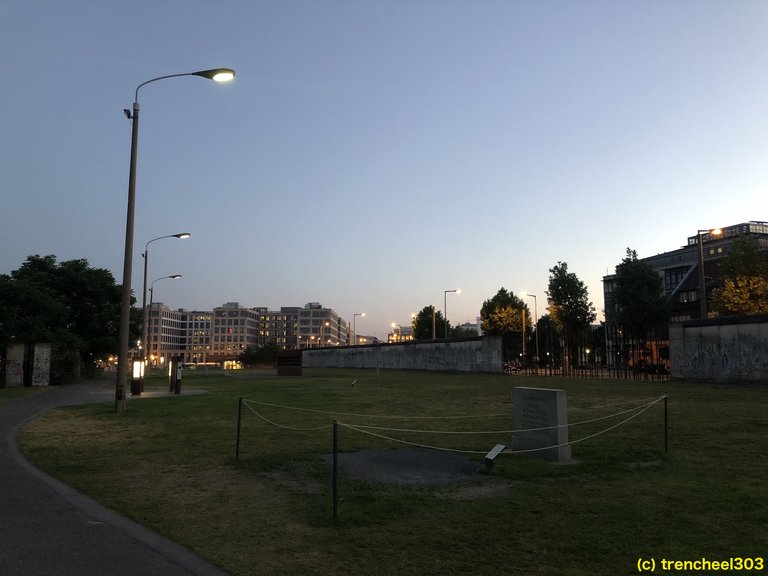 berlin wall memorial night.JPG