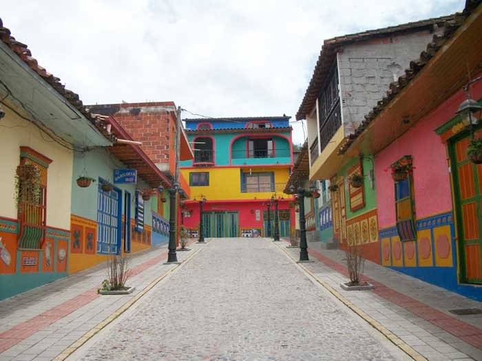 calle-guatape.jpg