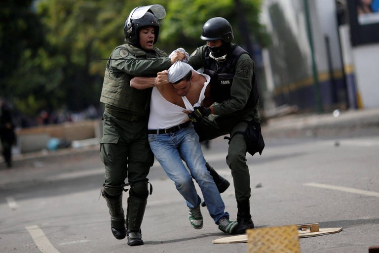 huelga-venezuela-violencia-policia-270717-1.jpg