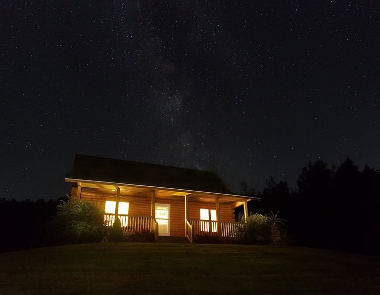 P9222585-prince-edward-island-cottage-under-milkway.jpg