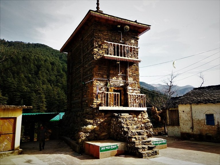 Temple-auntad-Nag-Tibba-trek-end-point5.jpg