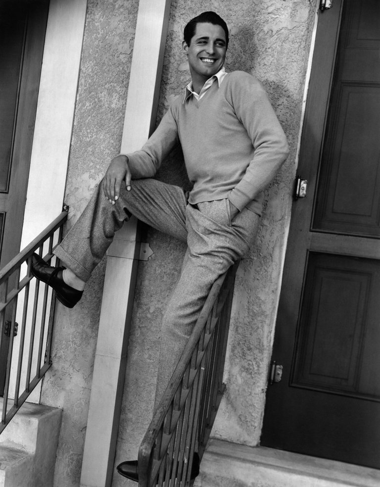 060-cary-grant-theredlist1.jpg