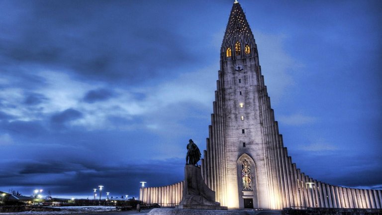 Reykjavik-Widescreen.jpg
