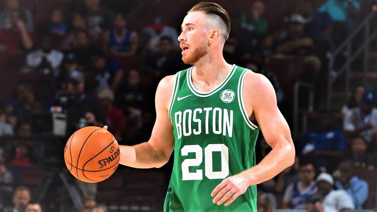 gordon-hayward-road-uni-dribbles.jpg