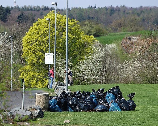 Praha,_Divoká_Šárka,_Ukliďme_Česko.jpg