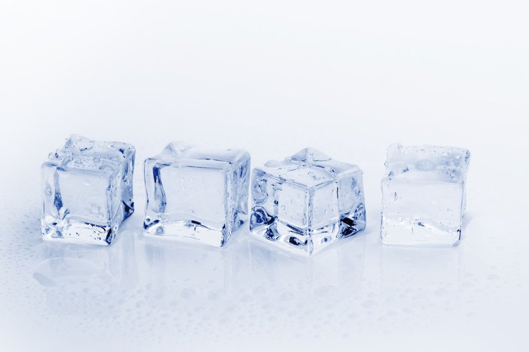 ice-cubes-3506781_1920 (1).jpg
