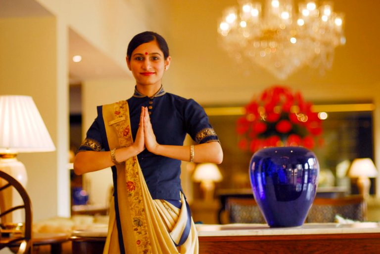 An_Oberoi_Hotel_employee_doing_Namaste,_New_Delhi.jpg