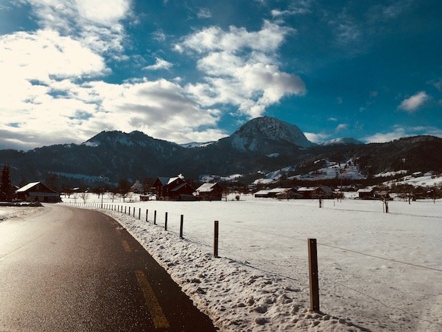 Blue Sky and Mountain 108KB 640x480.jpg