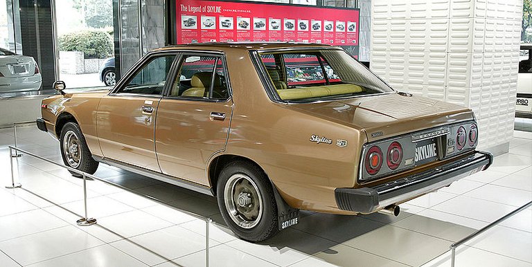 800px-Nissan_Skyline 5ta gen 2.jpg