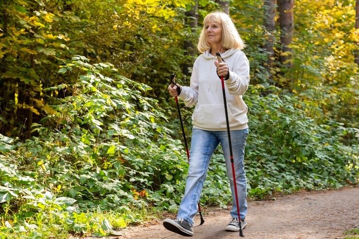 older-woman-trekking-outdoors_23.jpg