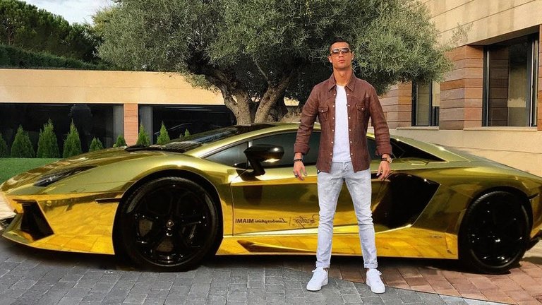 omg-ronaldo-supercar-collection-2018.jpg