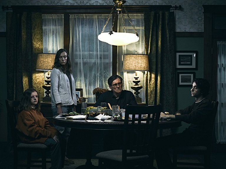 Hereditary-Family.jpg