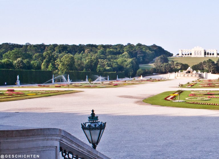 schloss-eingang-park2.jpg