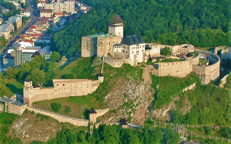 Hrad-Castle_Trencin.jpg