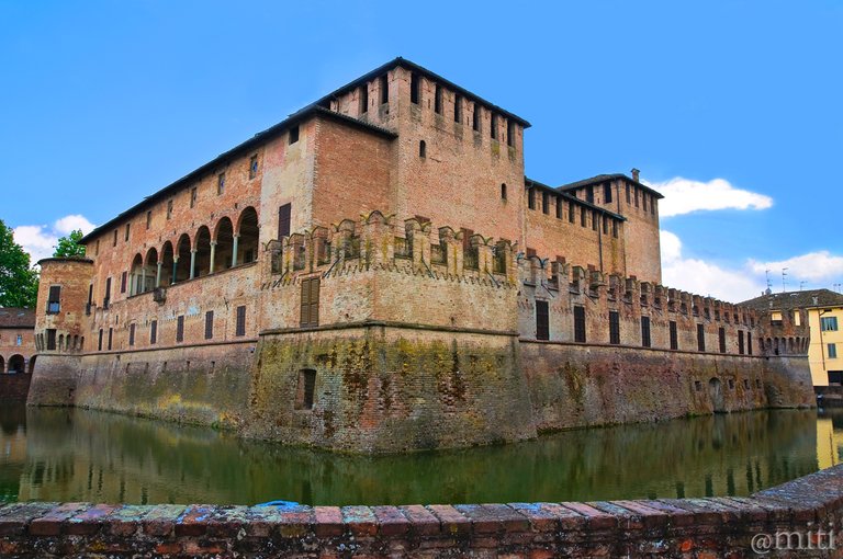 fontanellato castello.jpg