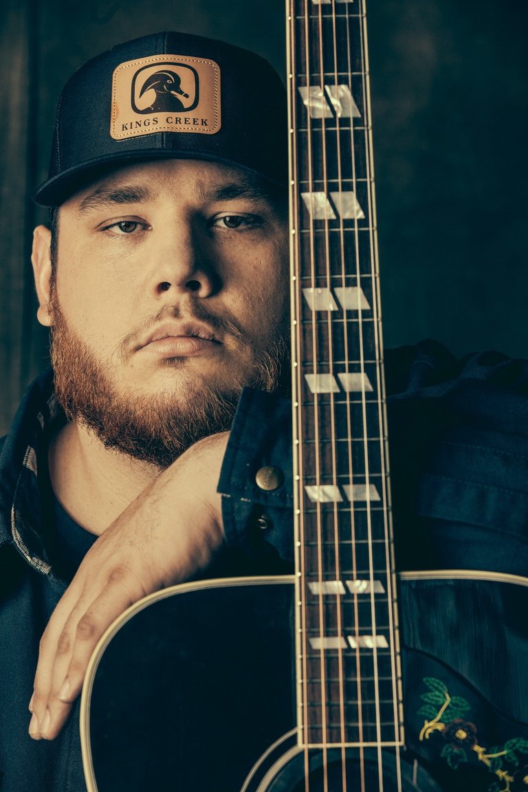 Luke-Combs-2.jpg