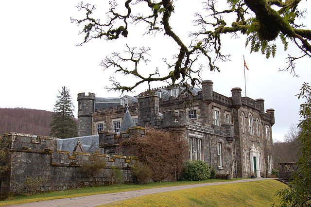 640px-Achnacarry_Castle—Scotland.jpg