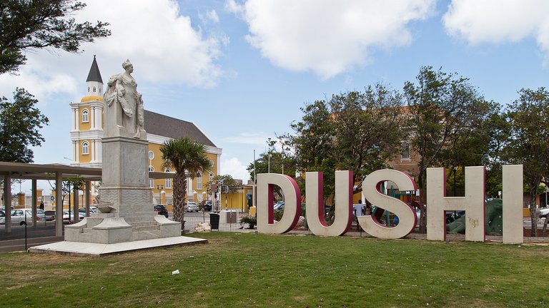 9509082734-dushi-curacaowillemstad (FILEminimizer).jpg