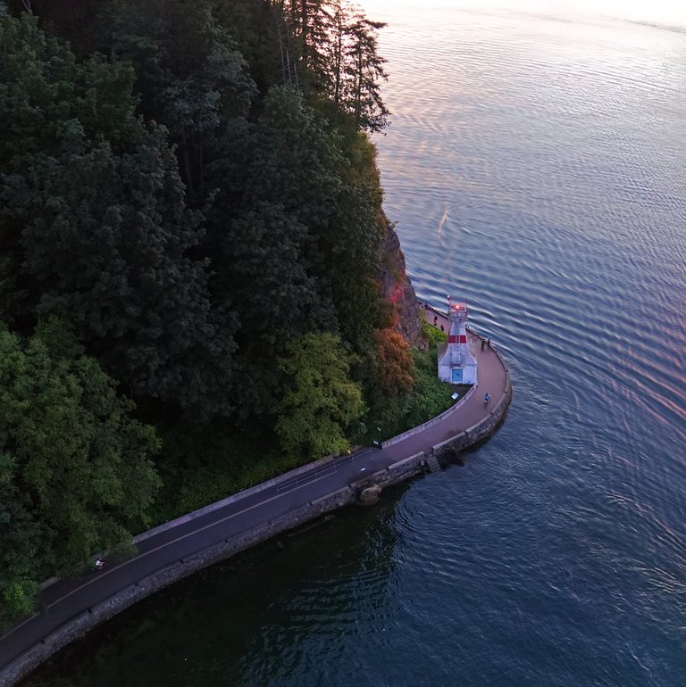 20160725-211601-vancouver-stanley-park-seawall-from-above-1200.jpg