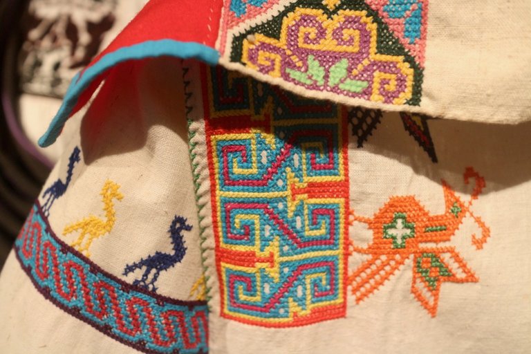  huichol-embroidery-1.jpg