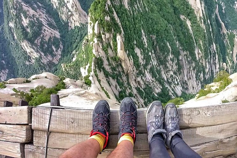 mount-huashan-deadliest-climb_7-960x640.jpg