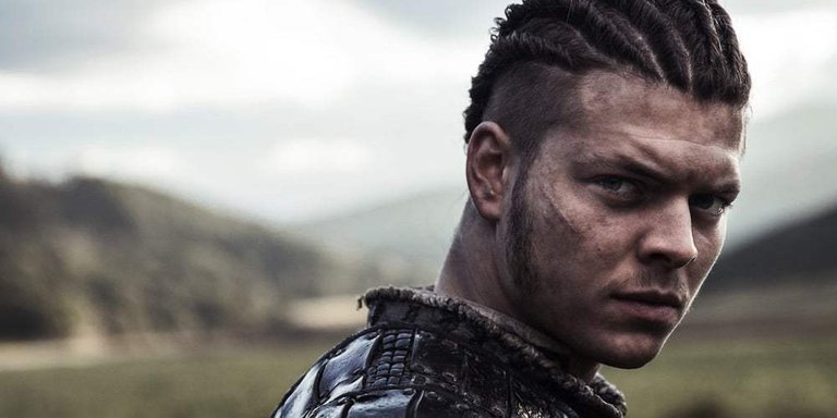 alex-hogh-andersen-as-ivar-the-boneless_1000x500.jpg