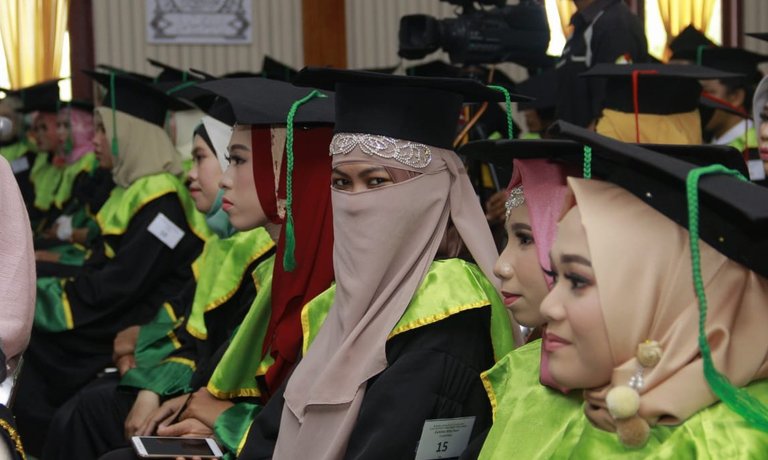 wisuda jpg.jpg