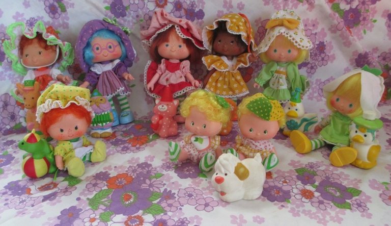 Vintage-Strawberry-shortcake-dolls.jpg