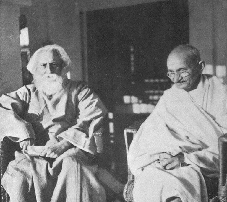 800px-Tagore_Gandhi.jpg