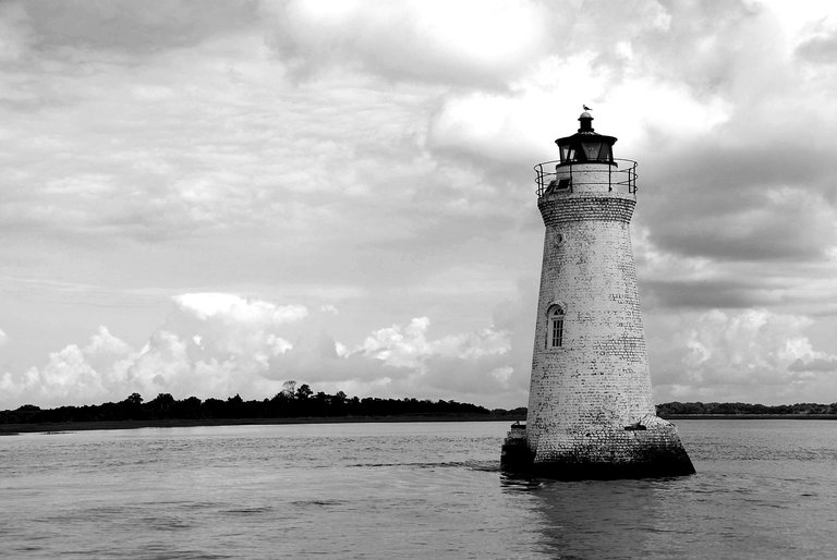 cockspur-lighthouse-3577306_1920.jpg