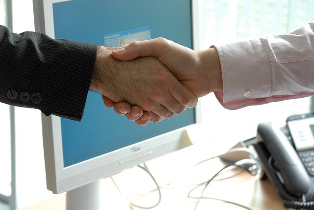 handshake-440959_640.jpg