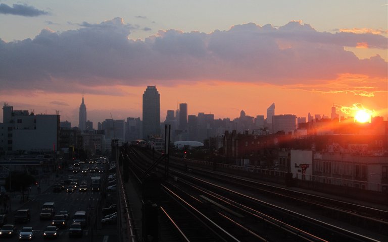 New_York_city_NYC_USA_evening_sunset_sun_track_train_skyscrapers_city_1920x1200.jpg