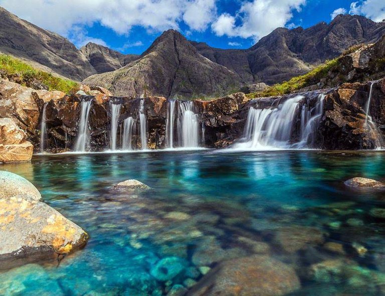 Paisajes-hermosos-016-Hermosos-paisajes-cascadas-wallpapers-Fairy_Pools_Escocia.jpg