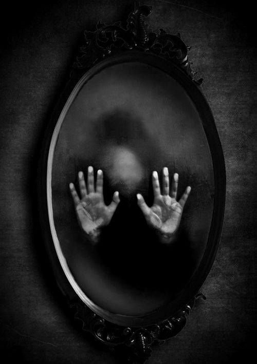 mirror-drawing-creepy-3.jpg