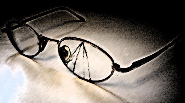 broken_glasses_by_kuroiasato_d1yfqgd-fullview.jpg