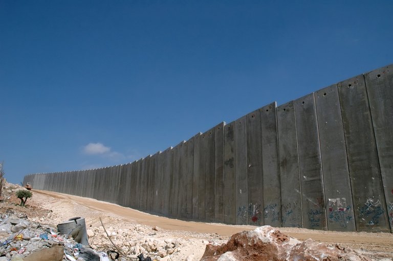 Israeli_West_Bank_Barrier.jpg