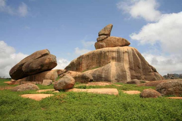 jos_Riyom-Rock-Formation-Plateau-State STEEMIT.jpg