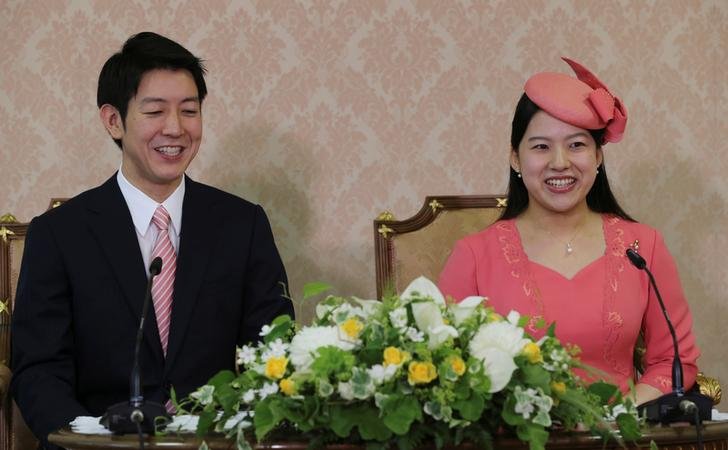 Japans-Princess-Ayako-27-becomes-the-second-young-royal-in-two-years-to-announce-she-is-marrying-a-COMMONER.jpg